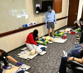 student working on CPR dummies